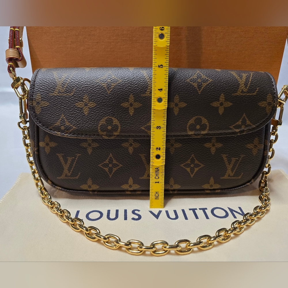 Louis Vuitton IVY Monogram Canvas Shoulder Bag with Gold Hardware and Tan Strap - Picture 3 of 11